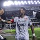 Neymar a cumprimentar os adeptos do Santos após um jogo