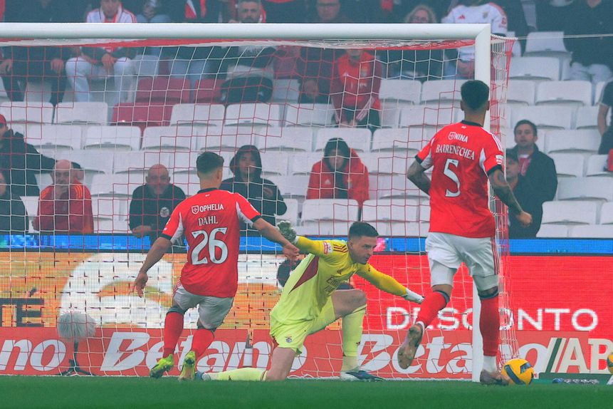 Trubin ofereceu a recarga a Froholdt - Foto: Catarina Morais/KAPTA+