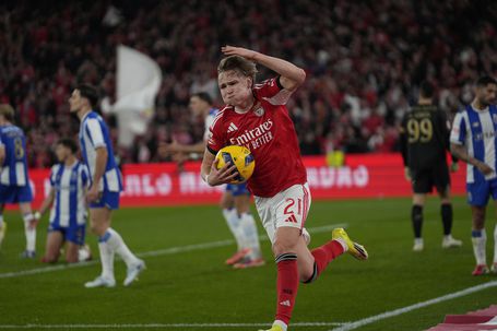 Schjelderup a tempo inteiro numa equipa em ‘part-time' (as notas do Benfica)