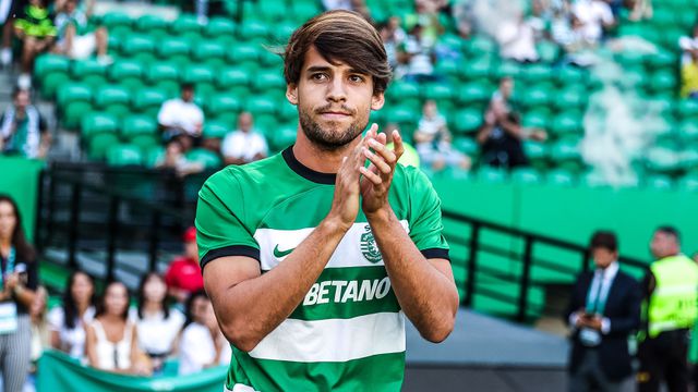 Daniel Bragança a agradecer apoio no Estádio de Alvalade