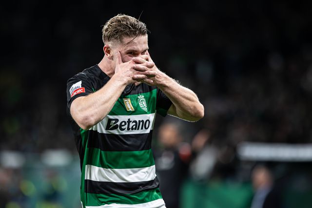 Viktor Gyokeres festeja com a celebração qye já é imagem de marca