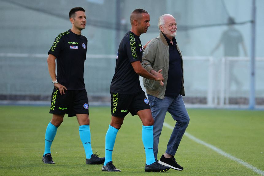 Árbitro Marco Guida ao lado do presidente do Nápoles, Aurelio De Laurentiis