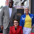 illie Jean King acompanhada por Magic Johnson, lendário jogador dos Los Angeles Lakers, e pela atriz Jamie Lee Curtis (X/Billie Jean King)