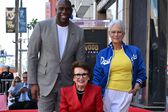 illie Jean King acompanhada por Magic Johnson, lendário jogador dos Los Angeles Lakers, e pela atriz Jamie Lee Curtis (X/Billie Jean King)