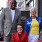 illie Jean King acompanhada por Magic Johnson, lendário jogador dos Los Angeles Lakers, e pela atriz Jamie Lee Curtis (X/Billie Jean King)