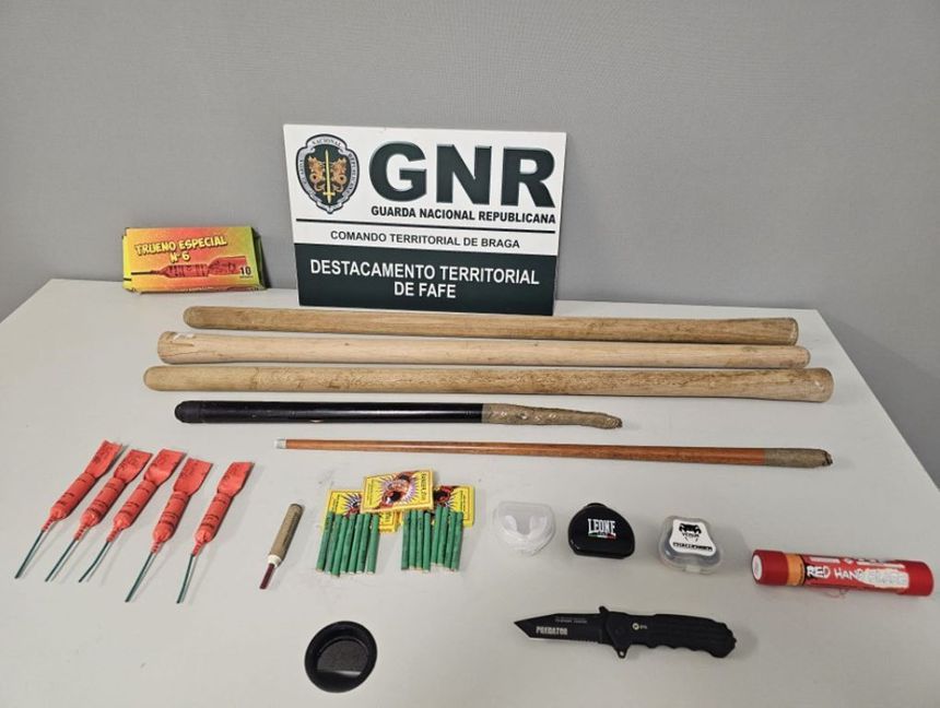 Elementos apreendidos pela GNR