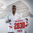 Banzuzi assinou até 2030 com o emblema da Bundesliga (Foto: RB Leipzig)