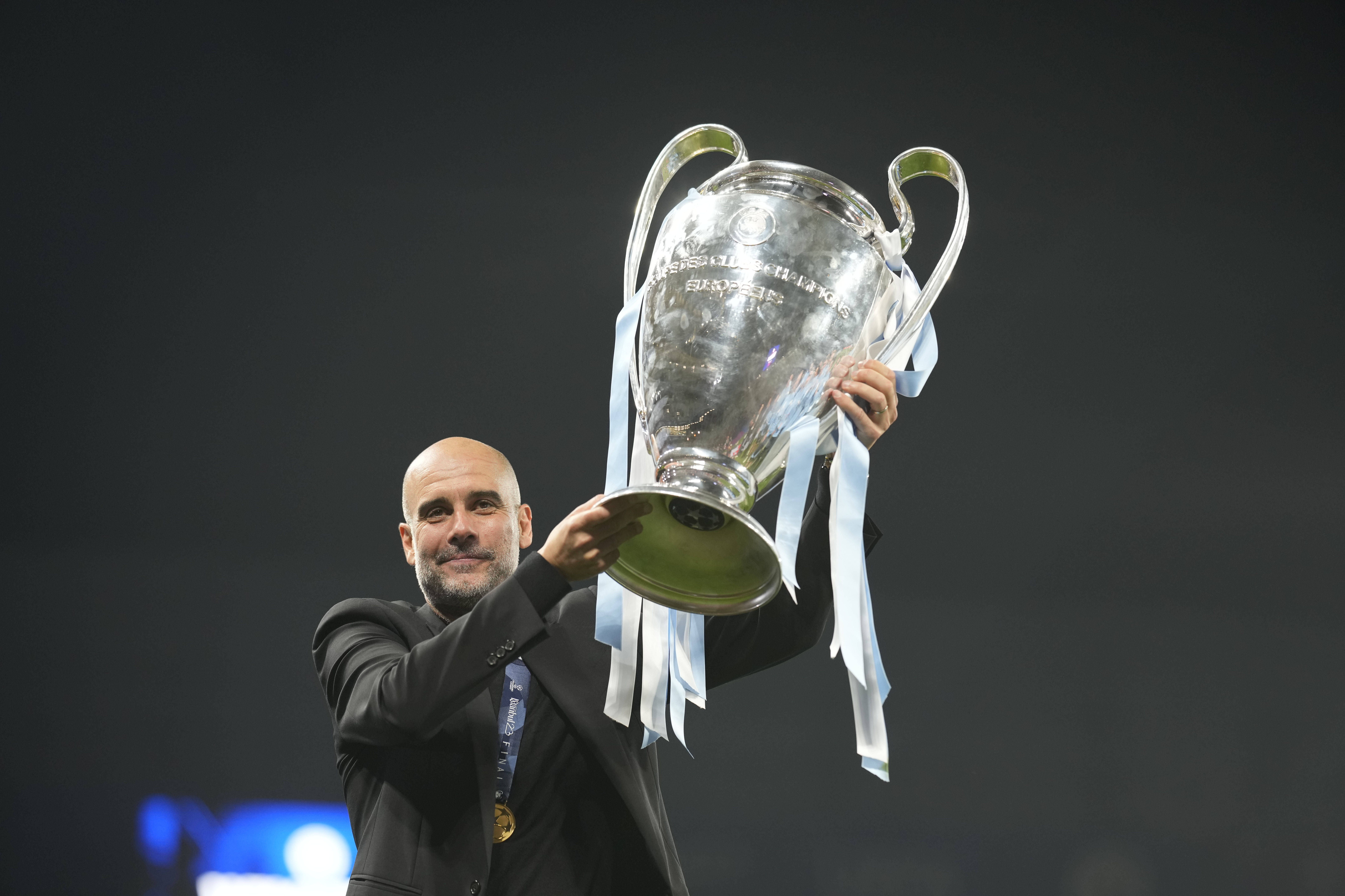 Pep Guardiola – 40 títulos. Com uma reputação que iguala a cabine de troféus, Guardiola quase só sabe ganhar desde que chegou ao Barcelona em 2008. Destacam-se as três Champions, duas na Catalunha e uma pelo Manchester City (IMAGO)