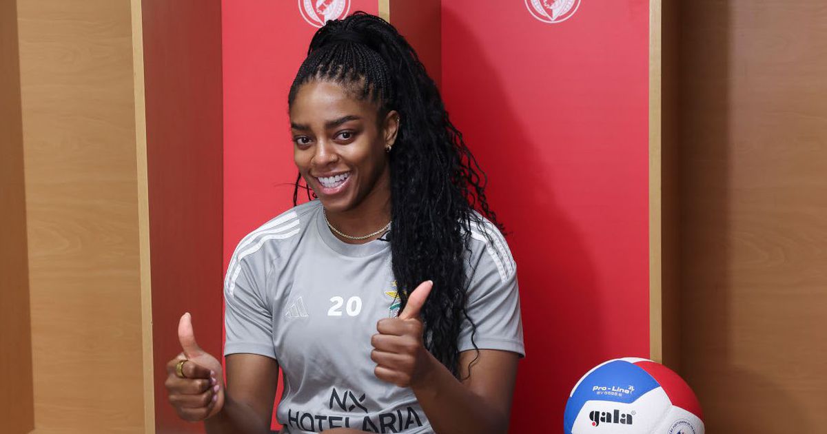 Kyra Holt de saída do Benfica