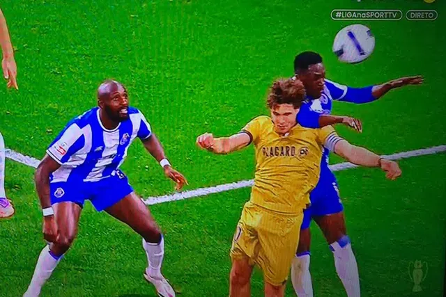 Farioli diz que lance entre Zaidu e Gustavo Sá «não é penálti»