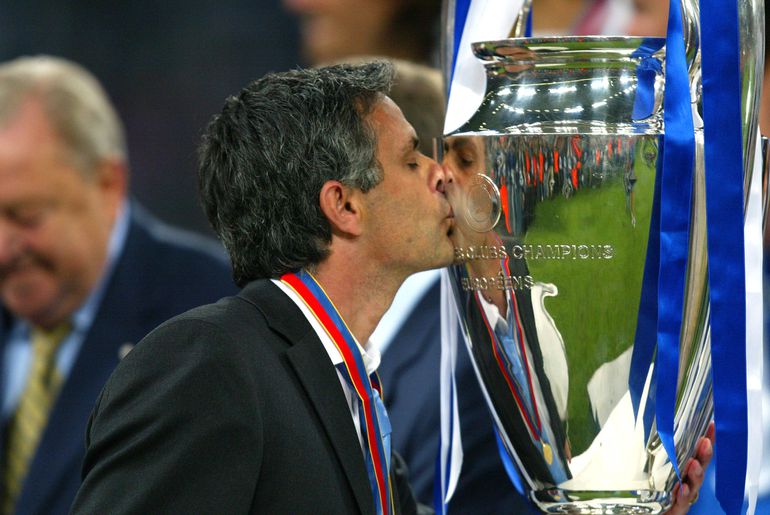 José Mourinho – 26 títulos. Abriu a contagem em 2003 com campeonato, taça e Taça UEFA no FC Porto. Foi o início da carreira mais vitoriosa de qualquer treinador português da história (IMAGO)