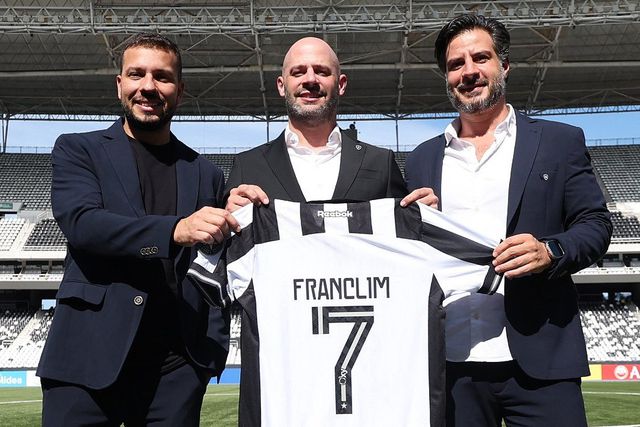 Franclim Carvalho durante a apresentação no Botafogo - Foto: Botafogo