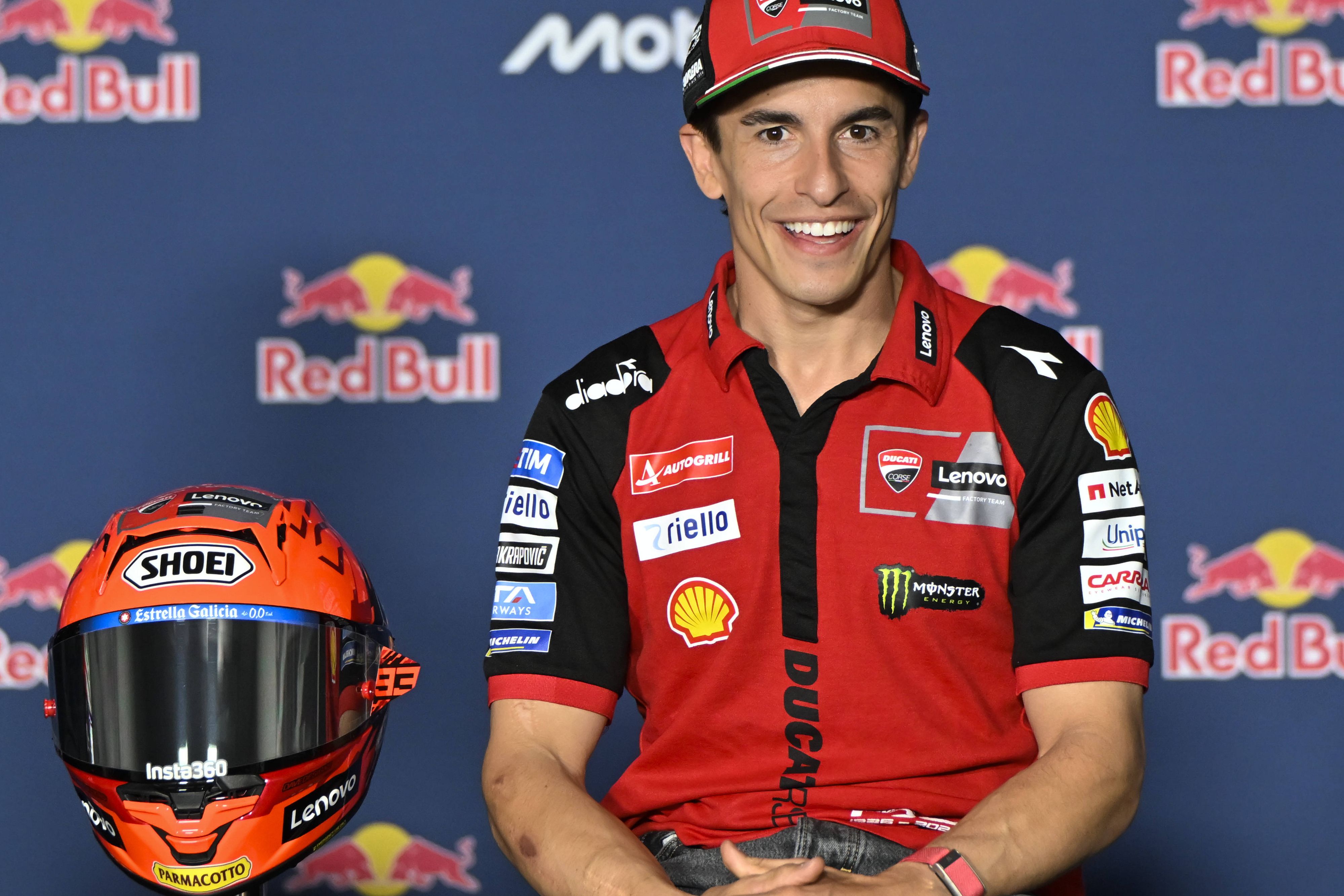 O espanhol Marc Márquez diz que apesar de todo o dinheiro que tem continua a ser um rapaz simples. IMAGO