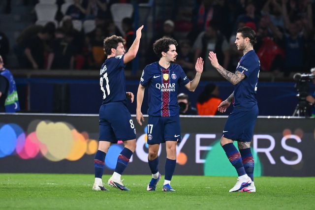 João Neves e Vitinha no final do jogo