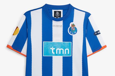 FC Porto celebra final de Dublin com camisola retro