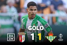 Gorby comete penálti e Cucho Hernández não desperdiça