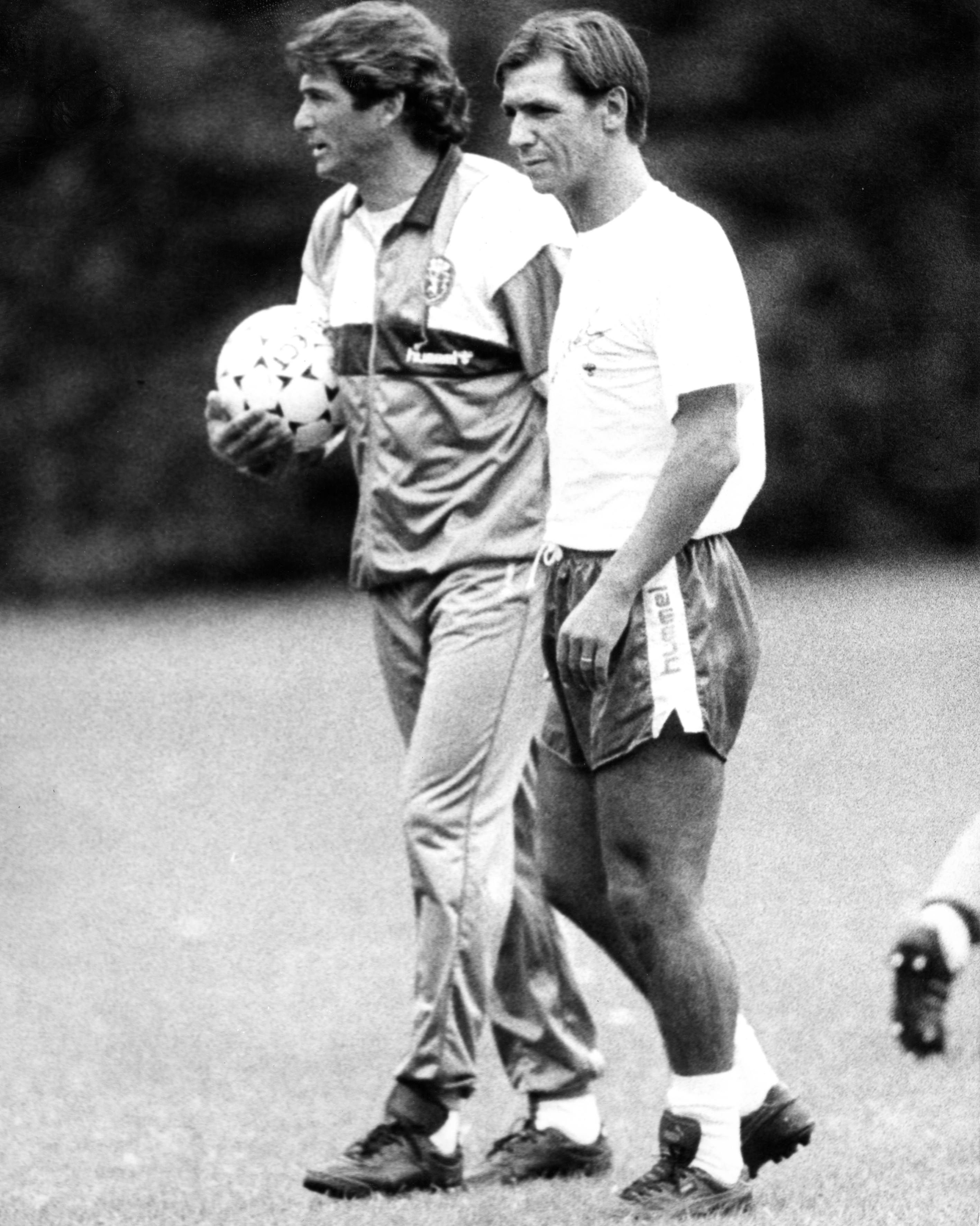 Como treinador do Sporting, ao lado de Fernando Gomes, em 1989/90 (foto A BOLA)