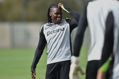 Quenda está preparado e será opção no duelo do próximo sábado com o Estrela da Amadora - Foto: MIGUEL NUNES