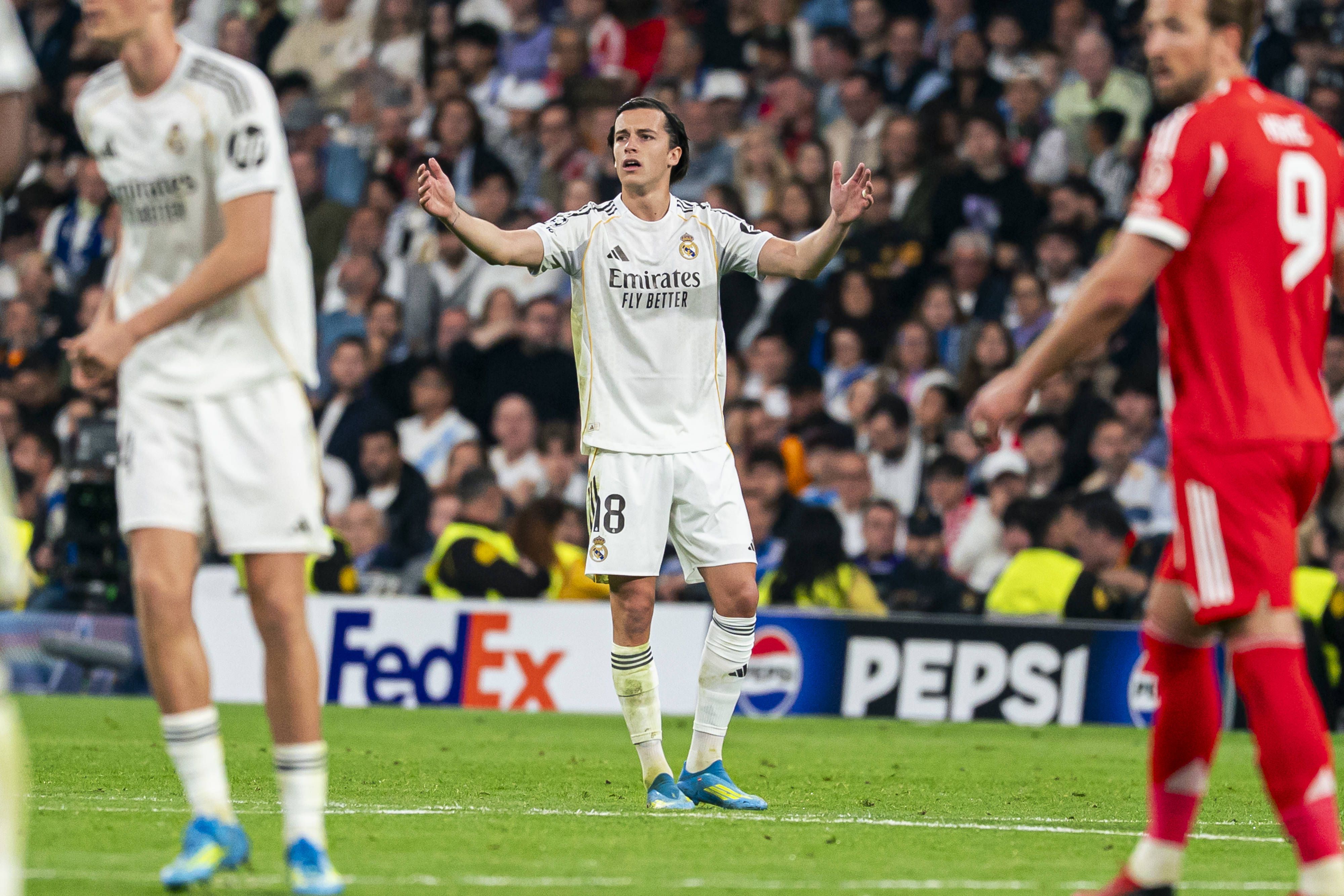 Álvaro Carreras (Real Madrid): 2 golos e 2 assistências em 37 jogos. Nível exibicional intermitente. Adeptos dos merengues não perdoaram após prestação sofrível frente a Olise, do Bayern, na terça. Saiu da Luz por €50M