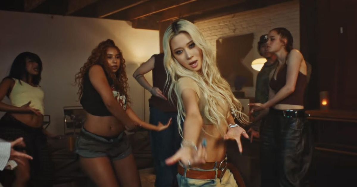 Filha de Brad Pitt e Angelina Jolie brilha em videoclipe