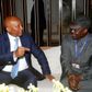 Patrice Motsepe, presidente da CAF, com o homólogo da Federação Senegalesa de Futebol, Abdoulaye Fall - Foto: X/CAF Media