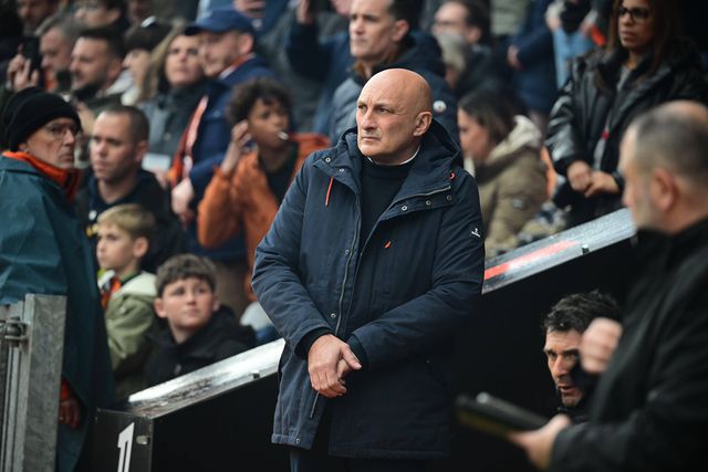 «Recuso-me a trabalhar nestas condições»: treinador da Ligue 1 bate com a porta