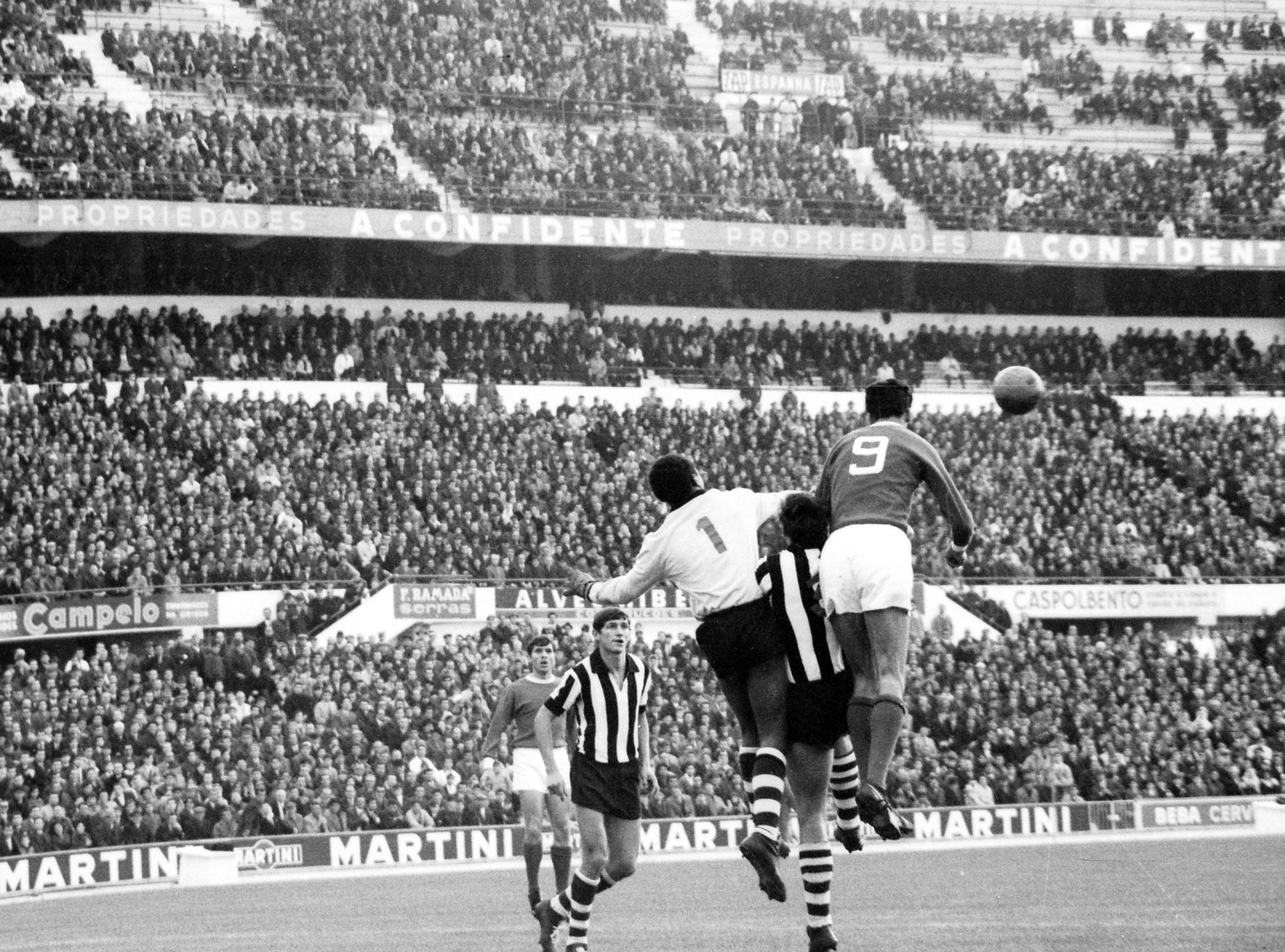 Emprestado pelo Benfica ao Varzim, em 1966/67, jogou na Luz pela equipa poveira (foto A BOLA)