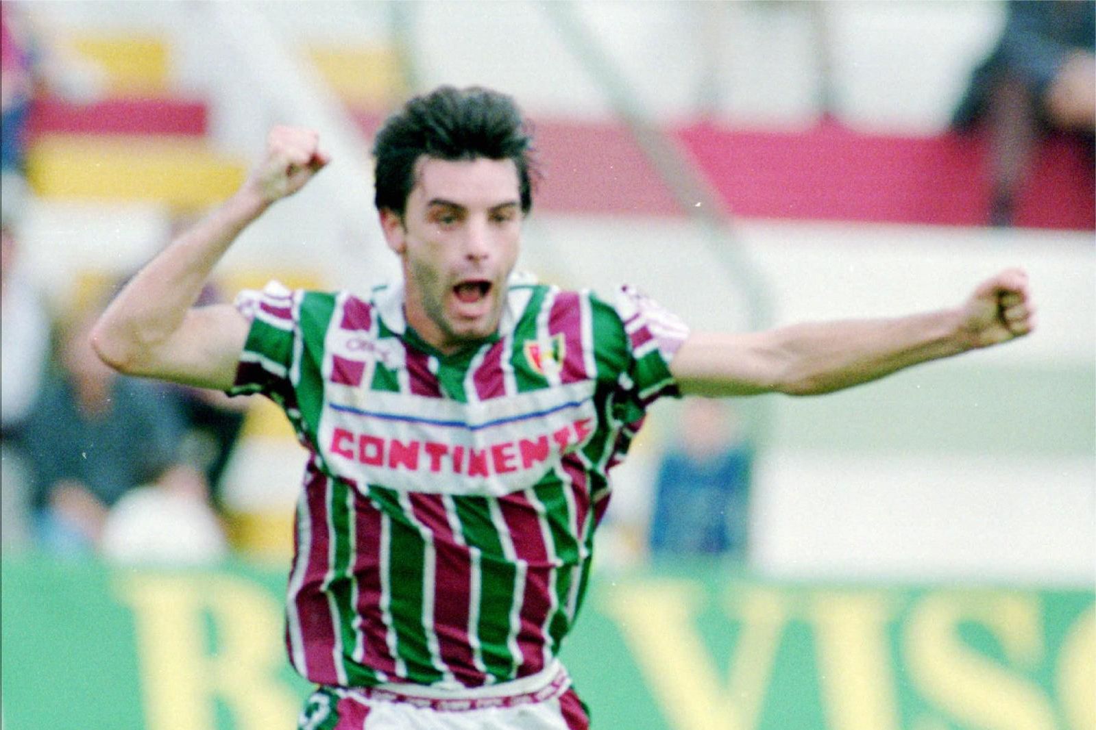 Antigo avançado foi figura de proa do emblema da Reboleira na segunda metade da década de 90 — Foto: A BOLA