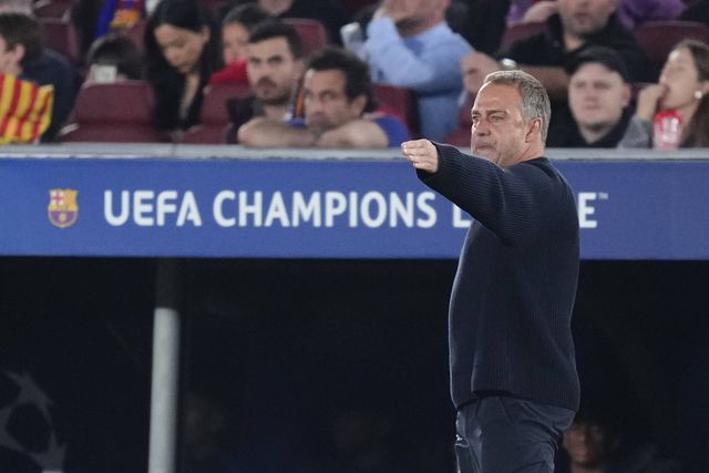 Flick não gostou do trabalho da equipa de arbitragem que contou com Tiago Martins no VAR