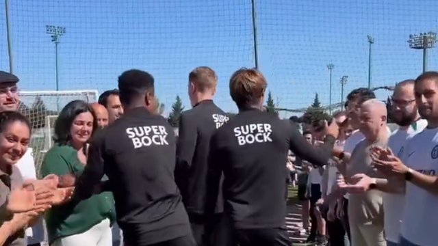 Jogadores do Sporting com direito a guarda de honra na academia