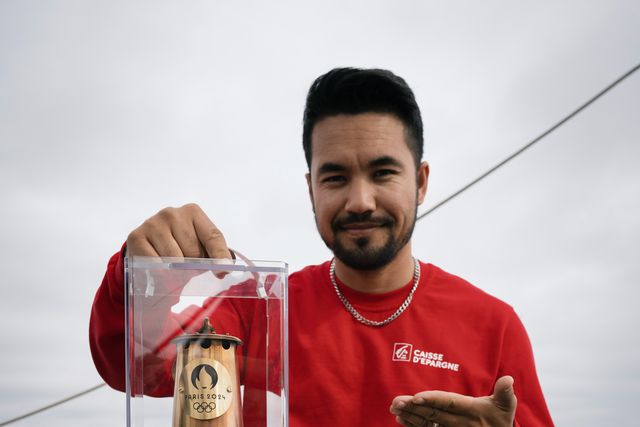 Milhares à espera da chama Olímpica em França