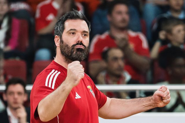 Treinador campeão de saída do Benfica
