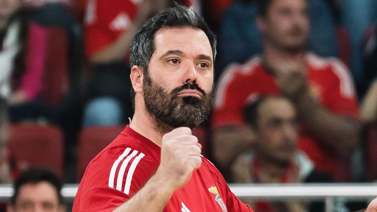 Treinador campeão de saída do Benfica