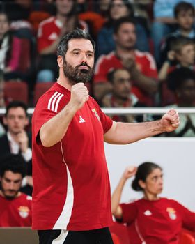 Treinador campeão de saída do Benfica