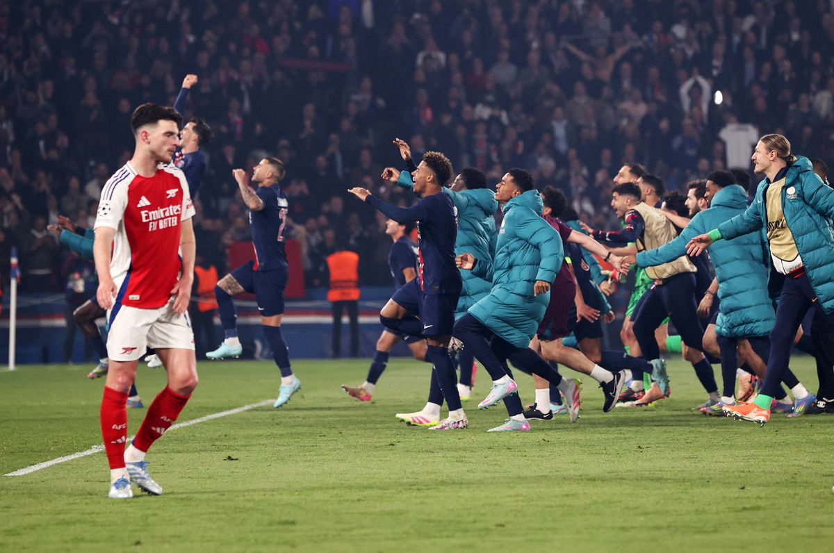 Arsenal fica sem títulos e as piadas aparecem de todos os lados