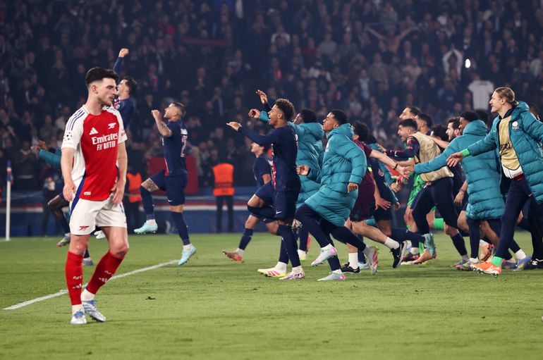 Arsenal fica sem títulos e as piadas aparecem de todos os lados