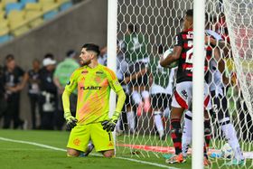 Flamengo: carro de guarda-redes baleado em assalto à equipa 