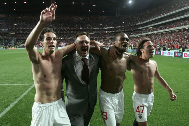 Petit, Álvaro Magalhães, Miguel e João Pereira festejam depois da vitória do Benfica sobre o Sporting em 2005