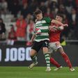 Duelo entre Gyokeres e Otamendi em abril de 2024, na segunda mão da meia-final da Taça de Portugal, no Estádio da Luz