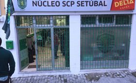 Esfaqueamento e apedrejamento: Núcleo do Sporting de Setúbal atacado por adeptos do Benfica