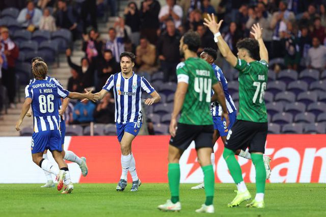 FC Porto: tarjas dos Super Dragões valem multa de 1.530 euros