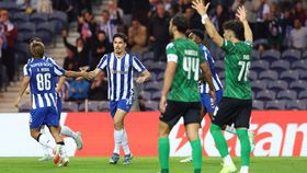 FC Porto: tarjas dos Super Dragões vale multa de 1.530 euros