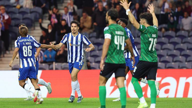 FC Porto: tarjas dos Super Dragões vale multa de 1.530 euros