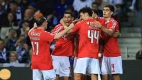 Benfica: Lage prepara equipa de gala para o dérbi
