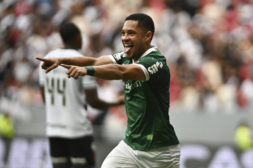 Vítor Roque celebra pelo Palmeiras