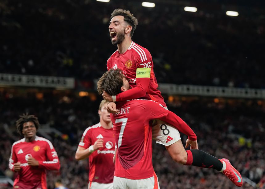 Bruno Fernandes a celebrar o golo de Mason Mount