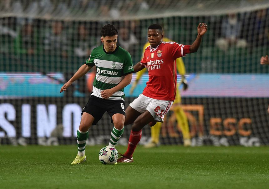 Pedro Gonçalves num lance com Florentino, em na 28.ª jornada de 2023/2024