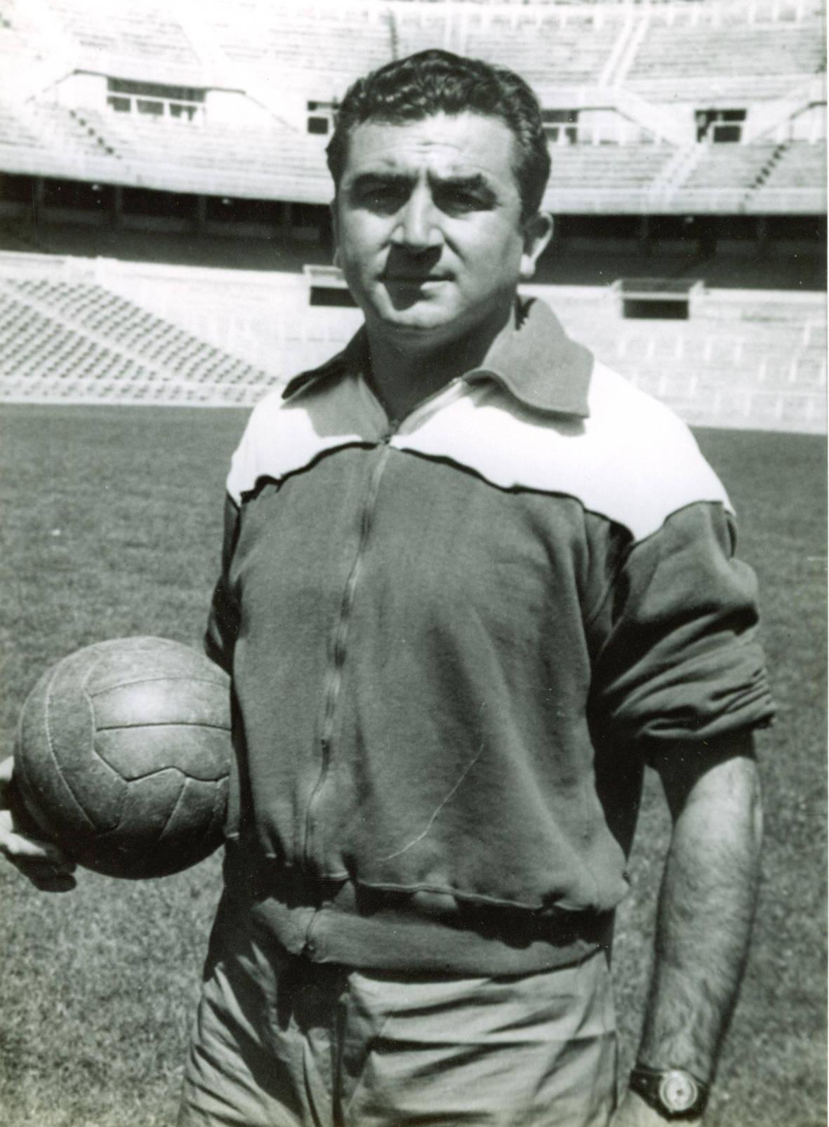 Miguel Muñoz – 1959; 1960 a 1973 – conquistou três Champions (1958/59, 1959/60 e 1965/66), mas na primeira orientou a equipa apenas nos quartos de final devido a uma operação do treinador Luis Carniglia que o obrigou a assumir a equipa durante dois meses