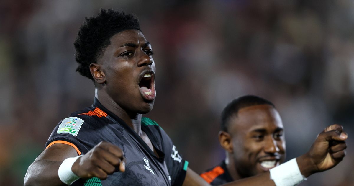 Alvo de Benfica e Sporting mostra dotes de goleador (vídeo)