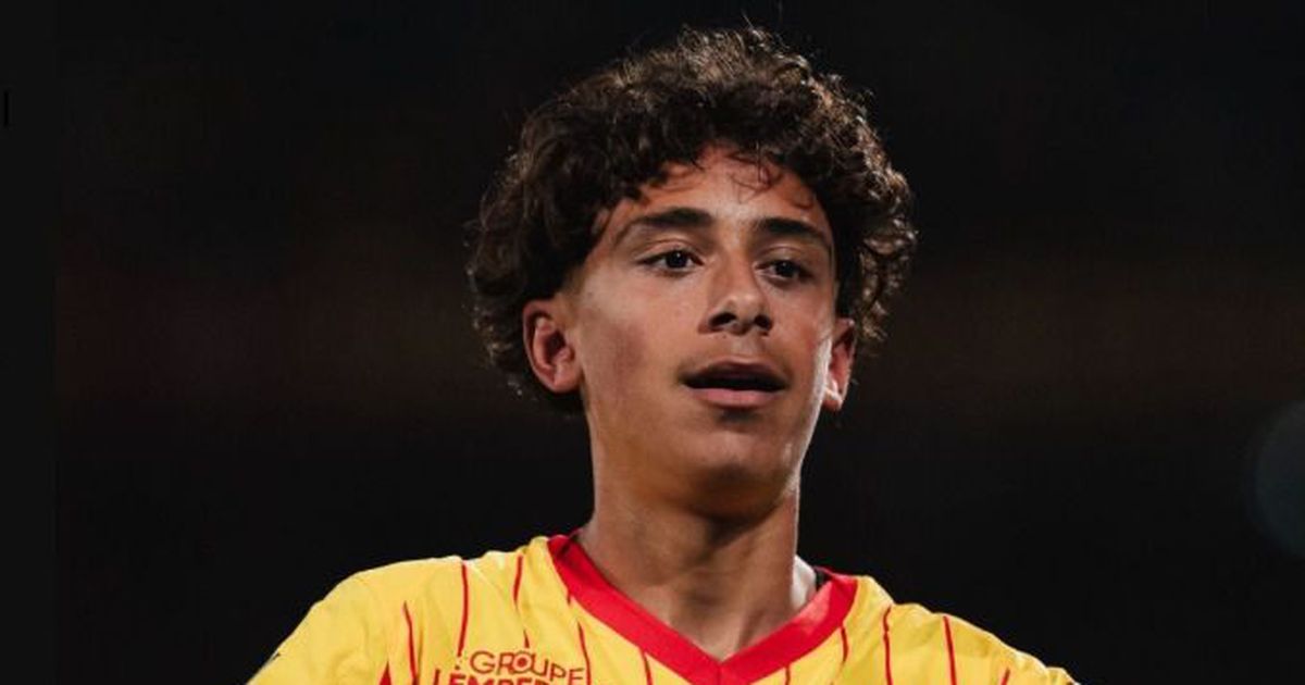 Português de 16 anos leva Lens à Champions no primeiro toque na bola e despromove histórico